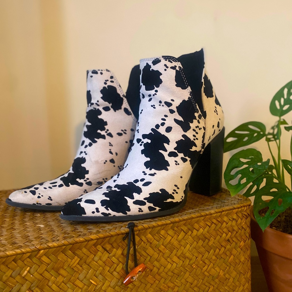 Pointed toe cow print booties